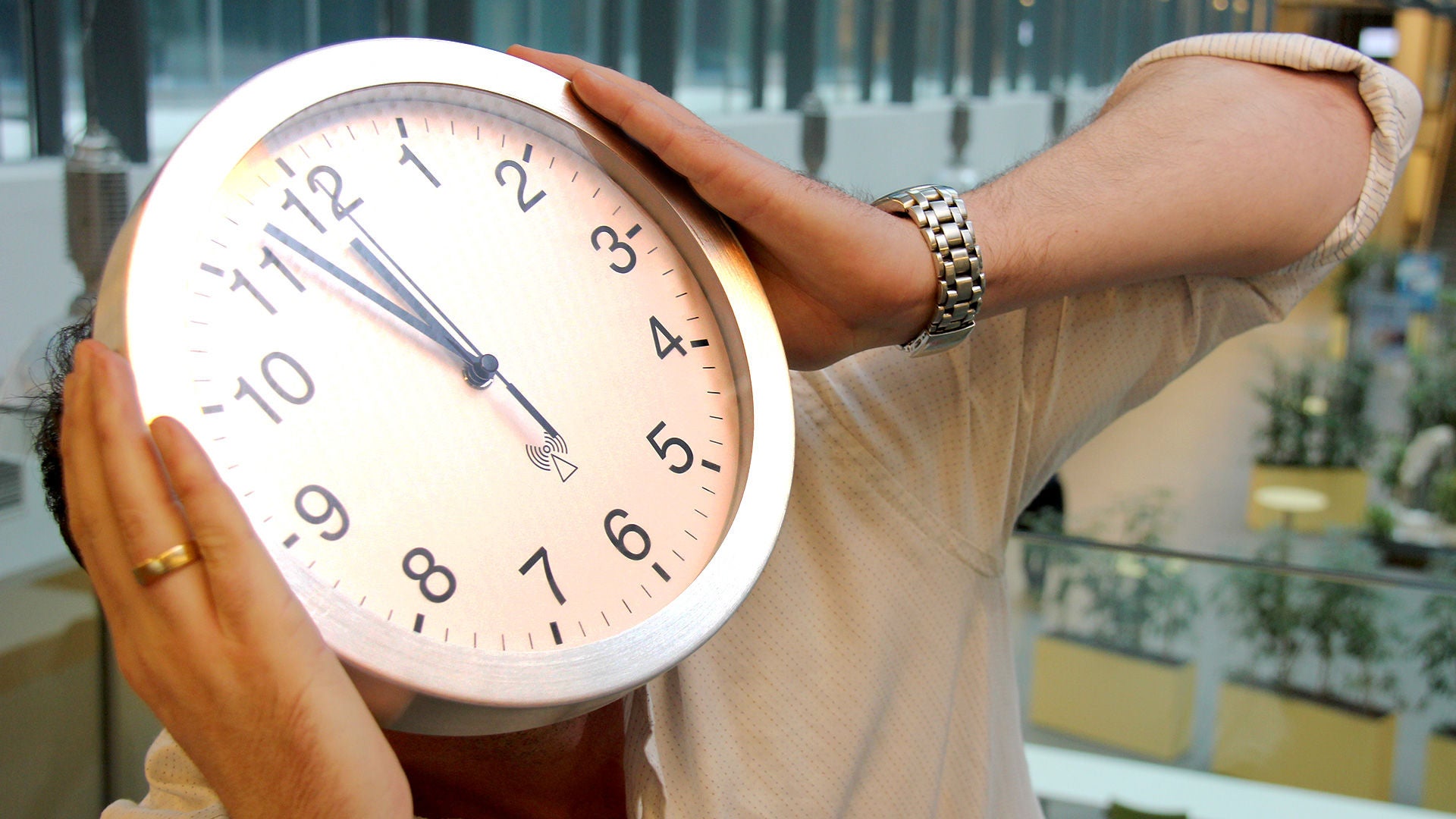 Symbolbild Arbeitstzeit Uhr